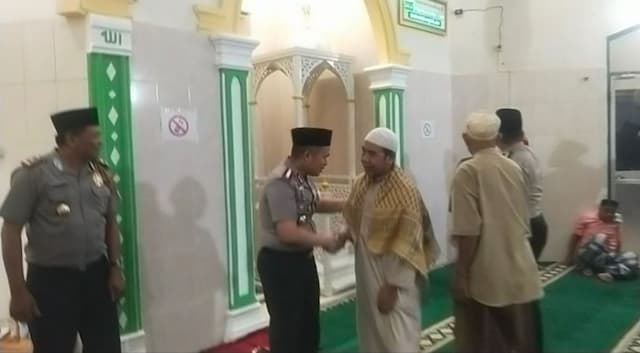 kapolresta_deli_serdang_gelar_subuh_keliling_pererat_kedekatan_dengan_warga
