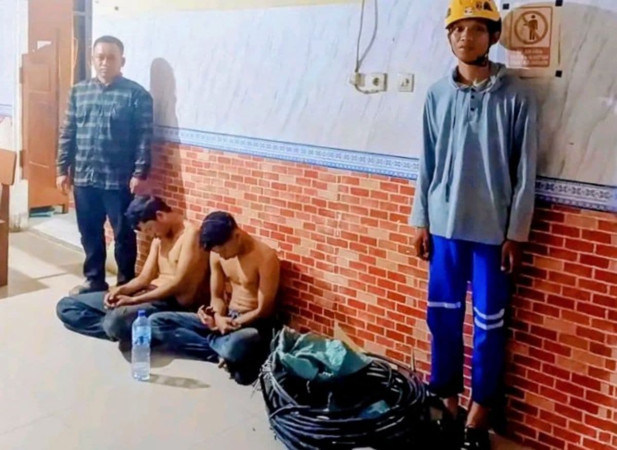kepergok_warga_dua_pencuri_kabel_sutet_pln_di_pematang_kuing_ditangkap