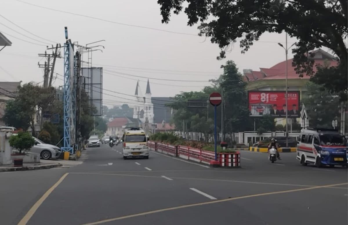 sempat_hilang_kabut_asap_karhutla_kembali_selimuti_pematangsiantar_