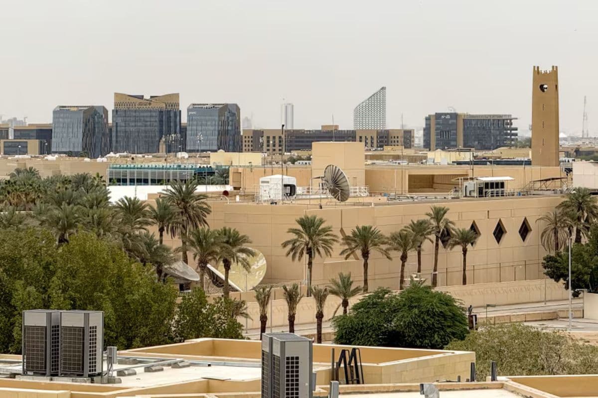 serangan_houthi_meluas_as_tarik_staf_dari_kedubes_di_saudi