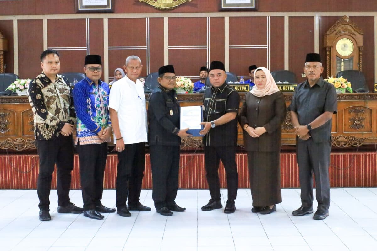 wabup_jamri_sampaikan_ranperda_apbd_labuhanbatu_2027