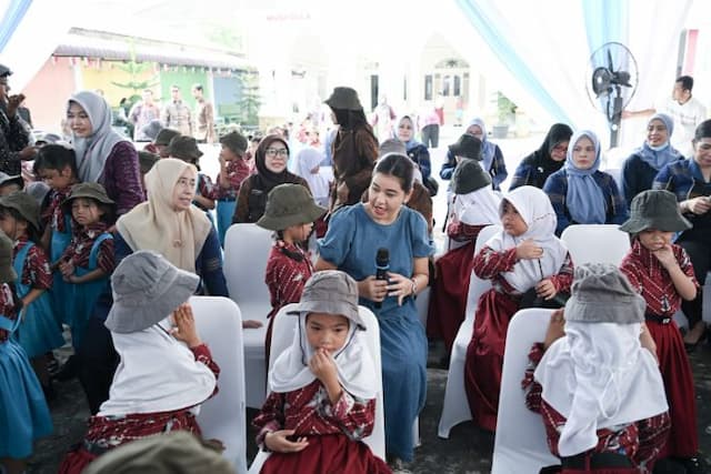 kahiyang_ayu_ajak_siswa_tksd_pertiwi_medan_biasakan_hidup_sehat_sejak_dini