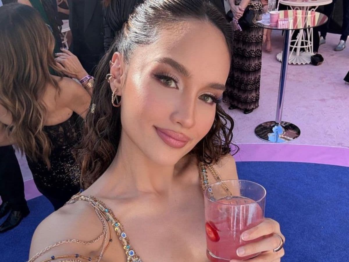 cinta_laura_ungkap_kesan_hadiri_victorias_secret_fashion_show_2026