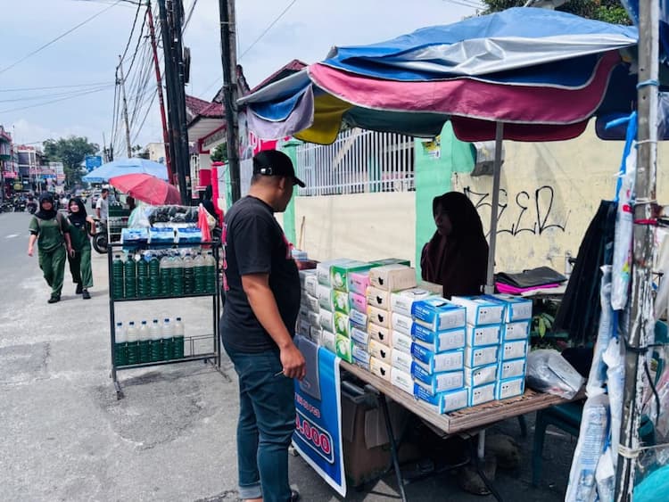 kabut_asap_pematangsiantar_bikin_penjualan_masker_meroket_harga_ikut_naik