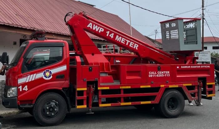 damkar_pematangsiantar_miliki_skylift_14_meter_siap_evakuasi_korban_dari_bangunan_tinggi