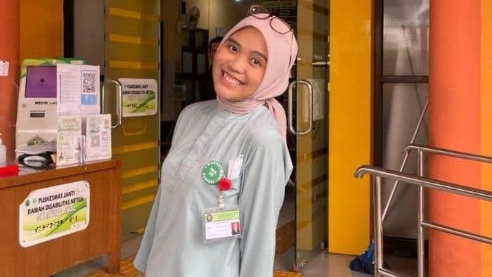nisrina_jadi_wisudawan_termuda_dan_terbaik_fkg_ub