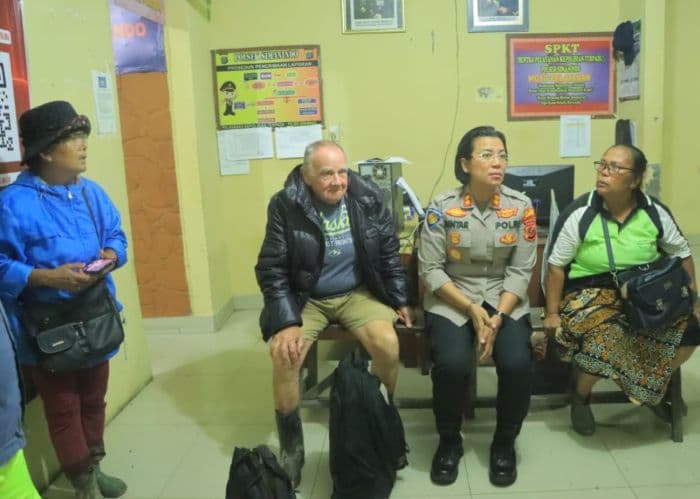 kapolres_samosir_tinjau_warga_terdampak_banjir_bandang_garoga