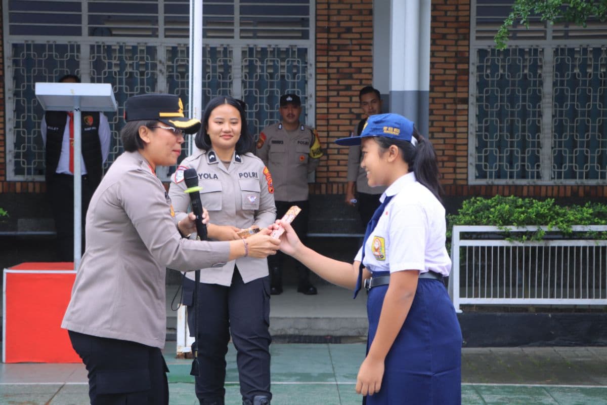 kapolres_samosir_ingatkan_pelajar_smp_budi_mulia_bahaya_bullying