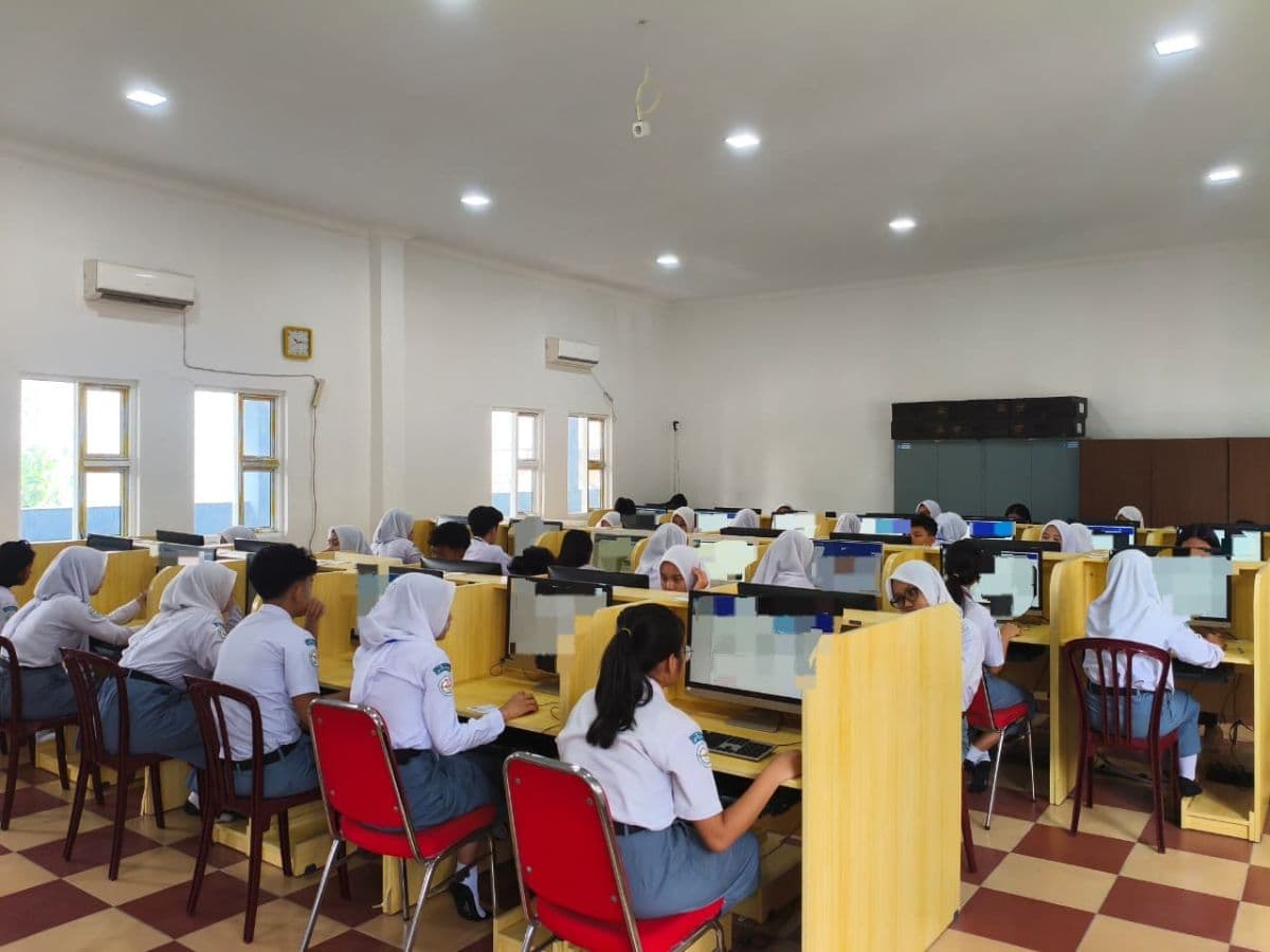 tka_hari_pertama_sman_3_medan_tambah_daya_listrik_dan_antisipasi_gangguan_internet
