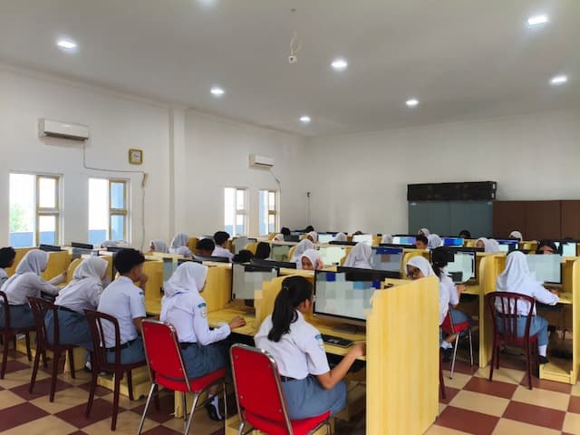 tka_hari_pertama_sman_3_medan_tambah_daya_listrik_dan_antisipasi_gangguan_internet