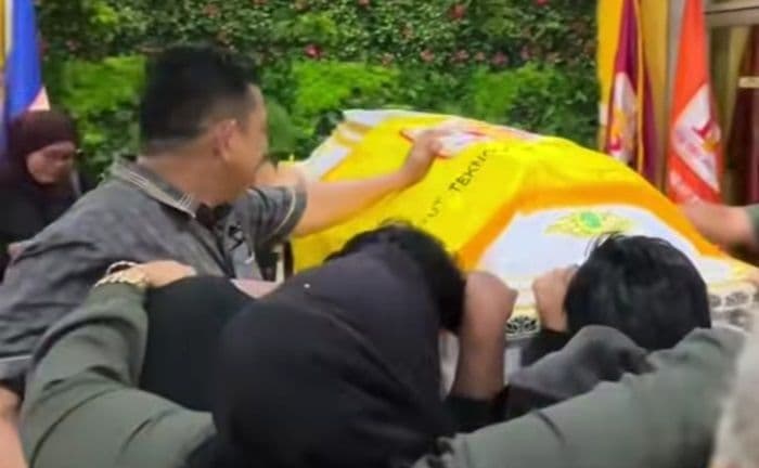 jenazah_wakil_rektor_itb_asprina_br_surbakti_tiba_di_kampung_halaman