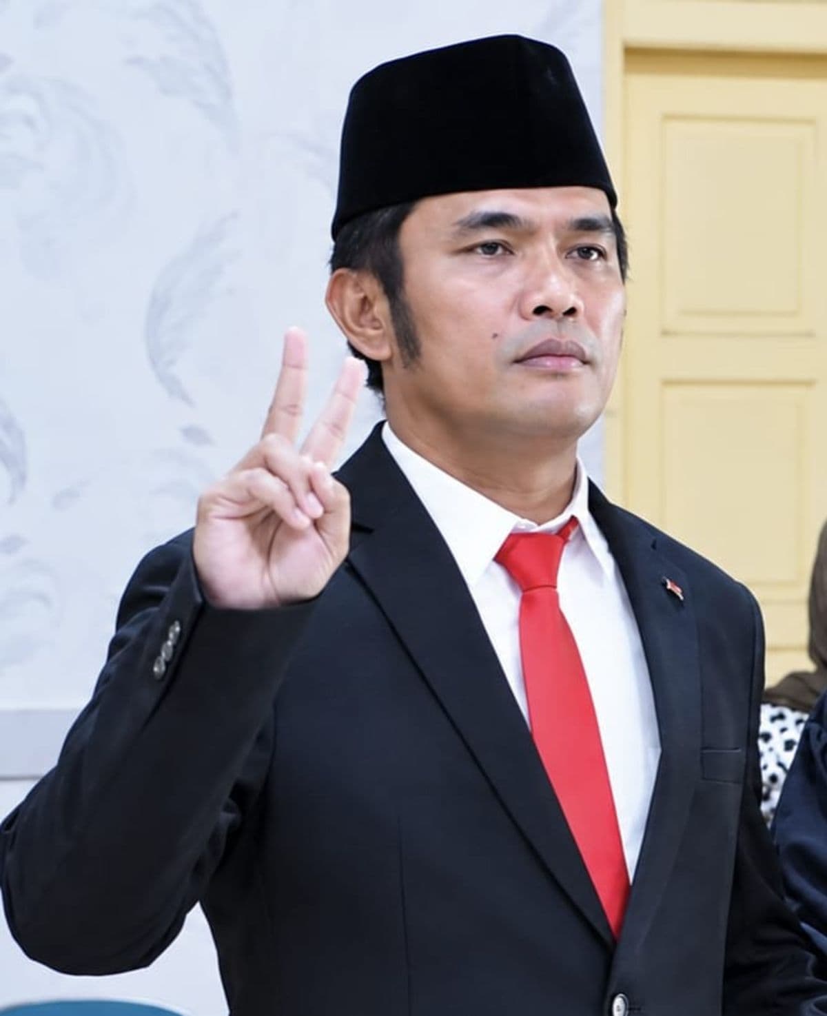 kasus_salib_kasih_bernardo_lumban_gaol_dicecar_10_pertanyaan_selama_4_jam_di_kejari_taput