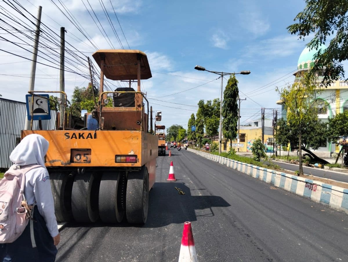 pengaspalan_jalan_galang_di_lubuk_pakam_tanpa_papan_proyek_warga_tak_tahu_anggaran