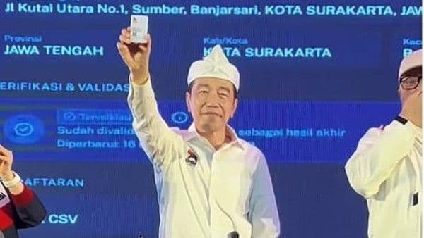 guntur_romli_sindir_jokowi_pamer_kta_psi_harusnya_tunjukkan_ijazah
