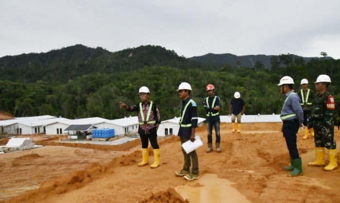 tinjau_huntara_bonalumban_masinton_dorong_percepatan_pemulihan_pascabanjir