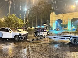 mercedesbenz_glc_300_tabrak_gerobak_mie_balap_di_medan_1_orang_meninggal_dunia