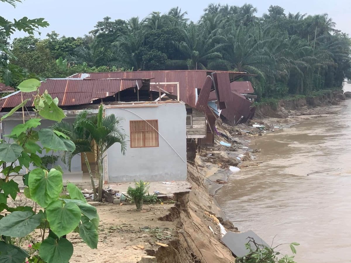banjir_sungai_ular_terjang_dua_desa_di_galang_11_rumah_rusak_berat