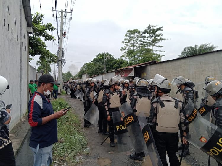 eksekusi_lahan_32_hektare_di_helvetia_ricuh_tiga_polisi_terluka