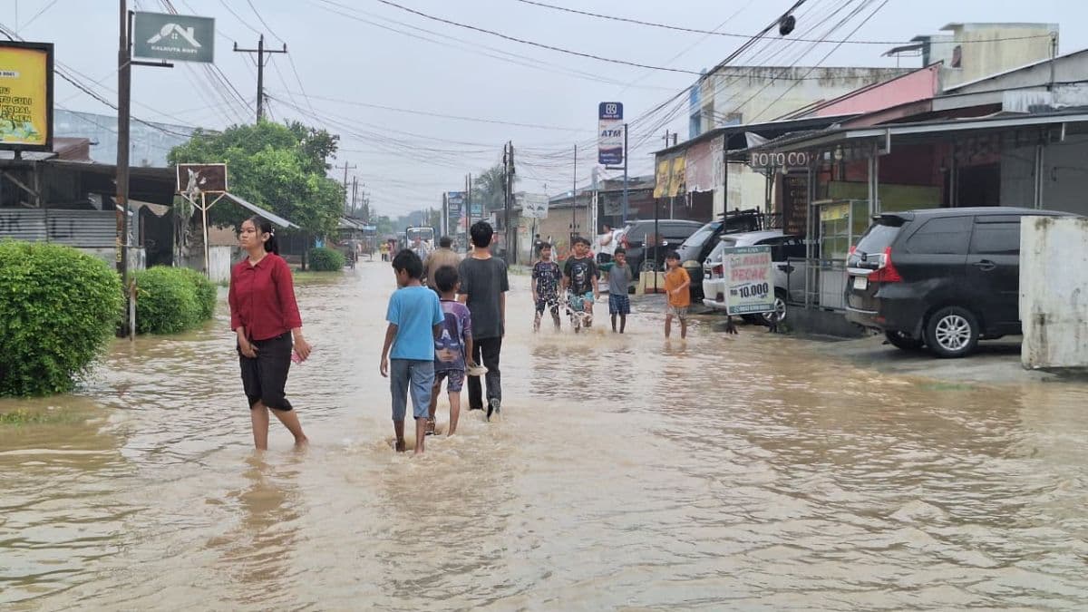 ratusan_rumah_di_klambir_lima_deli_serdang_terendam_banjir