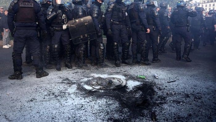 demo_pelajar_di_prancis_ricuh_440_orang_ditangkap48_polisi_terluka_