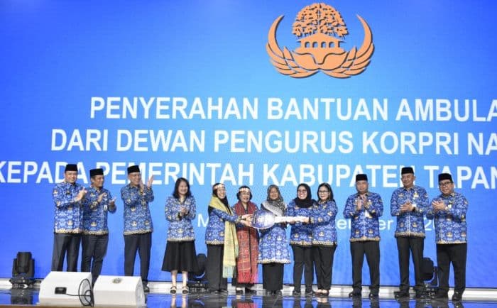 tapteng_terima_bantuan_ambulans_untuk_dukung_pemulihan_pascabencana_