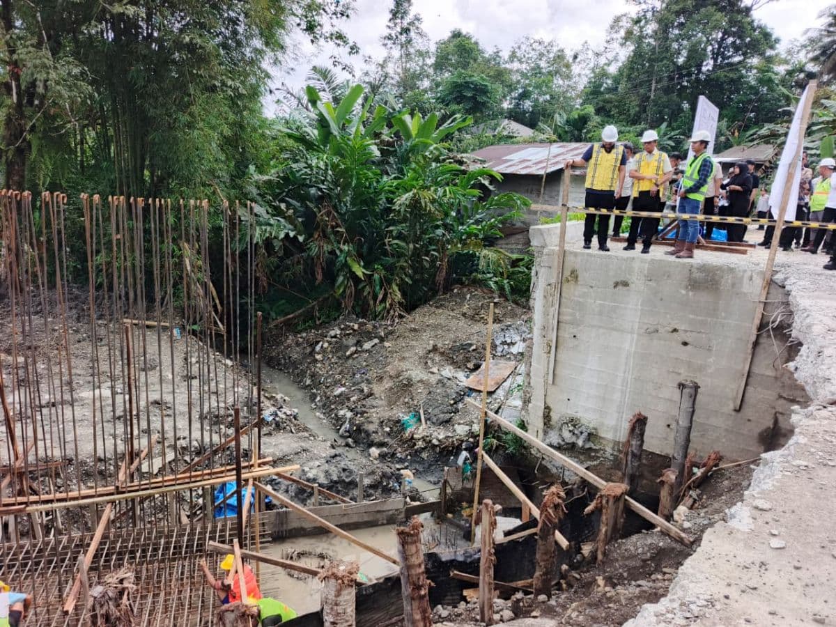 bobby_nasution_minta_proyek_turap_di_nias_dikebut_jelang_nataru