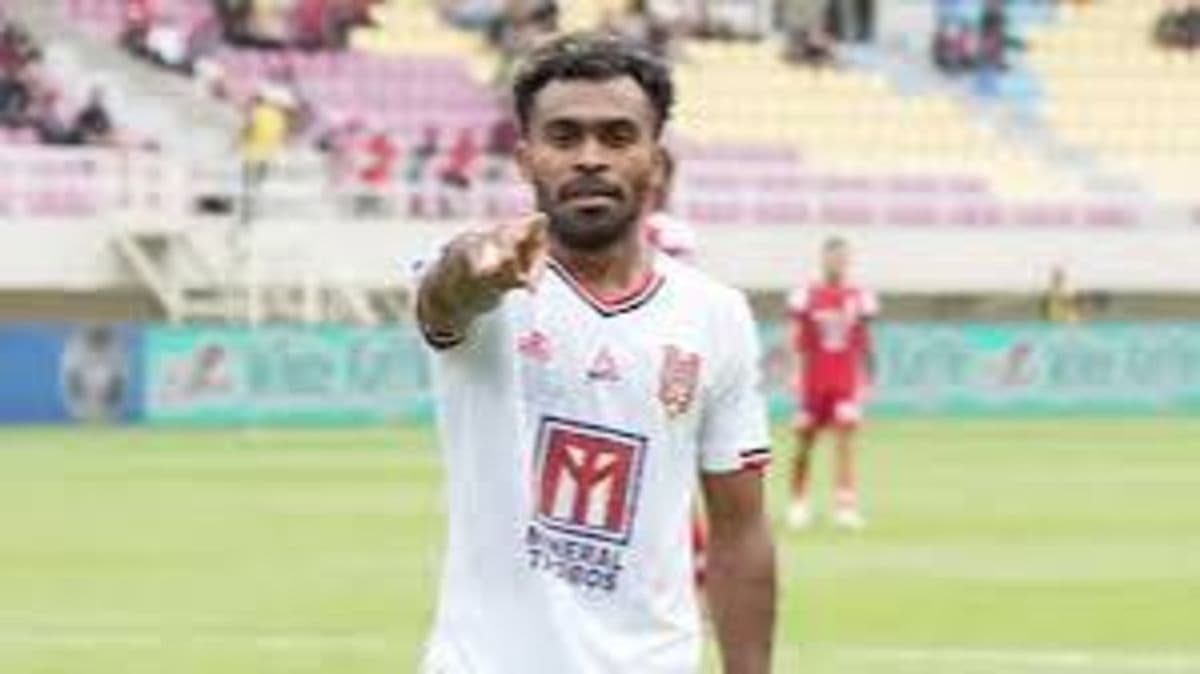 java_united_fc_ungguli_bhayangkara_presisi_lampung_10_di_babak_pertama