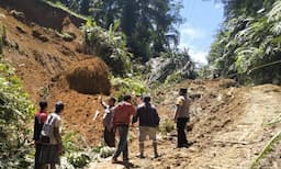 dua_kecamatan_di_simalungun_diterjang_longsor_jalan_dusun_terputus