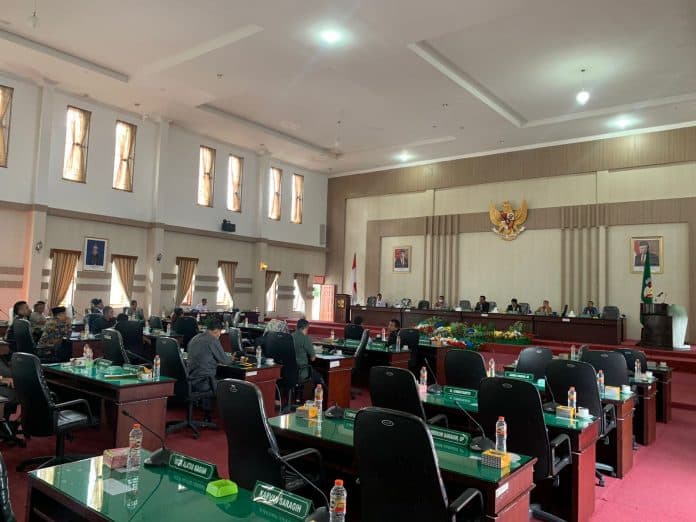 2_kali_diskors_rapat_paripurna_dprd_simalungun_tak_kunjung_kuorum