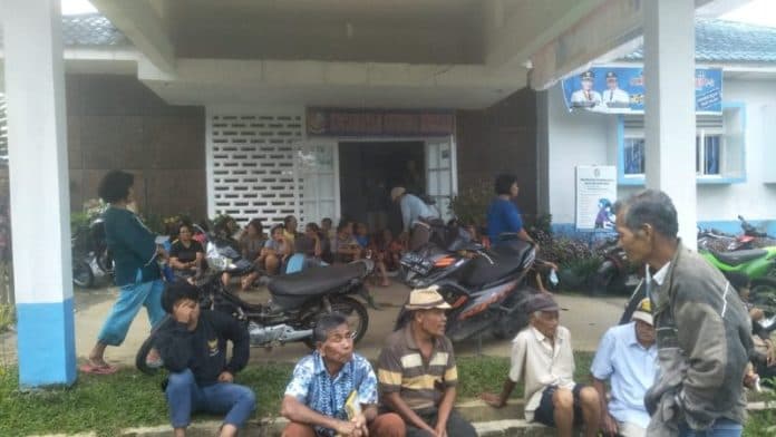 329_warga_miskin_di_kecamatan_gunung_meriah_terima_blt_bbm