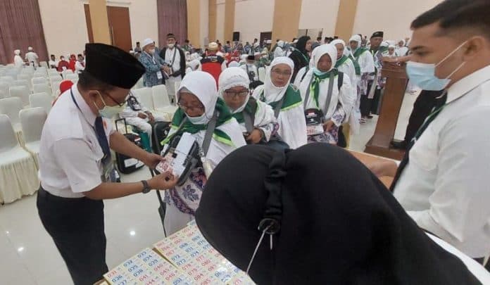 391_jemaah_calon_haji_kloter_pertama_tiba_di_asrama_haji_medan_2_batal_berangkat