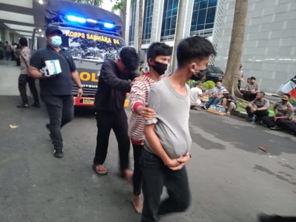 5918_pedemo_omnibus_law_di_berbagai_daerah_ditangkap