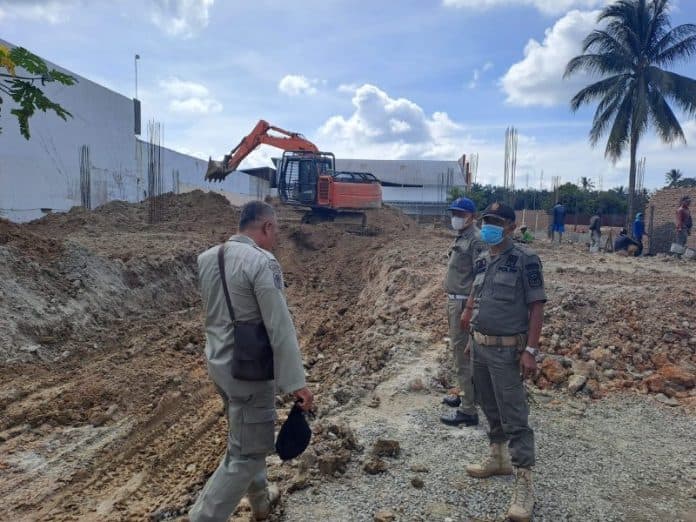 aktivitas_penimbunan_tanah_timbulkan_dedu_di_jalan_medan_satpol_pp_siantar_berikan_teguran