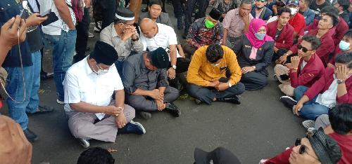 anggota_dprd_padangsidimpuan_dituding_mahasiswa_lakukan_pencitraan