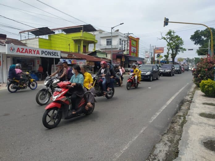 arus_balik_lebaran_2022_lalu_lintas_di_simpang_dua_siantar_ramai_lancar