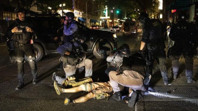 as_membara_lagi_1_orang_tewas_dalam_bentrokan_di_portland
