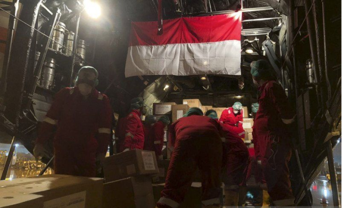 atasi_virus_korona_9_ton_peralatan_medis_china_diberikan_kepada_indonesia