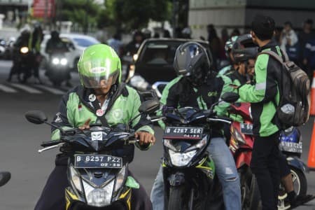 bbm_naik_tarif_masih_tetap_pengemudi_ojol_bagai_makan_buah_simalakama