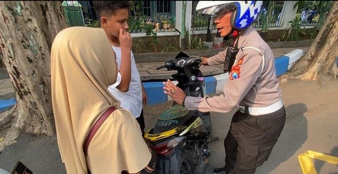 begini_akal_akalan_warga_62_untuk_hindari_tilang_elektronik
