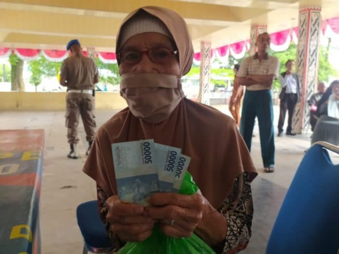 blt_dampak_kenaikan_bbm_mulai_dibagikan_ini_cerita_warga_siantar_penerima_bantuan
