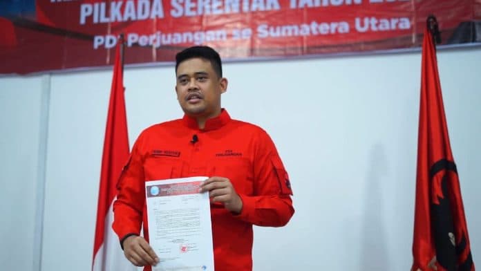 bobby_aulia_daftar_ke_kpu_usai_shalat_jumat
