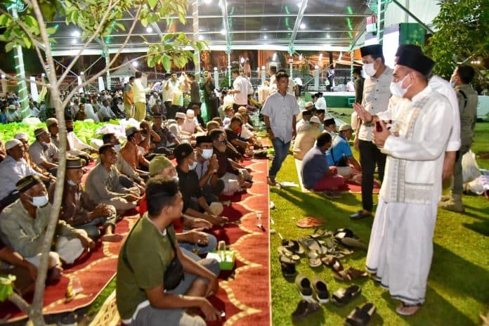 buka_puasa_di_rumah_dinas_gubsu_edy_tak_menduga_masyarakat_antusias