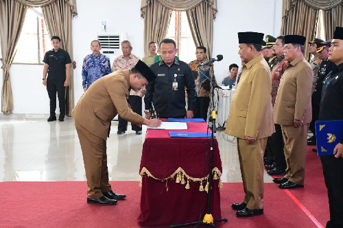 bupati_deli_serdang_lantik_timur_tumanggor_sebagai_sekda