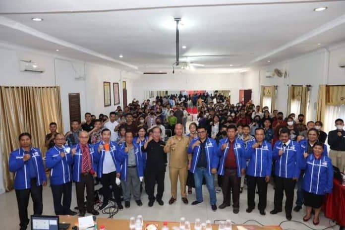 bupati_nikson_buka_pelatihan_baca_sangat_cepat_pemuda_gereja_di_taput