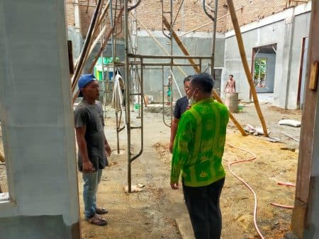 bupati_sergai_sidak_vaksinasi_pekerja_bangunan