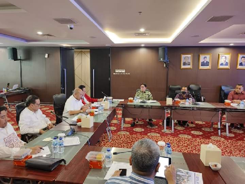 bupati_taput_pimpin_rapat_apkasi_terkait_pengalihan_kewenangan_minerba