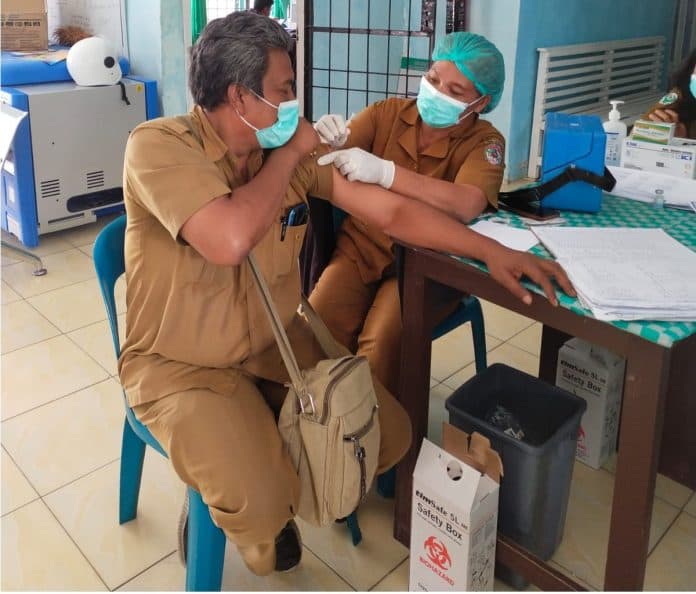 cakupan_vaksinasi_lanjutan_booster_dua_nakes_toba_masih_6217_persen