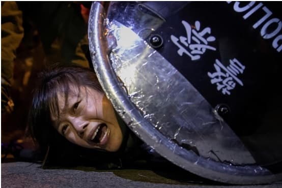 china_serukan_demonstran_hitam_diberantas_dari_hongkong