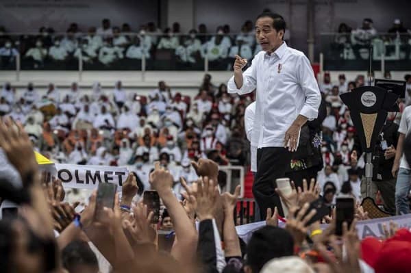 ciri_ciri_pemimpin_versi_jokowi_di_depan_relawanrambutnya_putih_semua_mikirin_rakyat