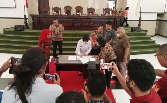 defisit_rp105_m_wali_kota_dan_dprd_siantar_sahkan_papbd_tahun_2022